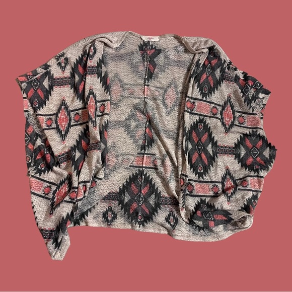 BLUSHED Aztec designed knit kimono style shrug. Size Medium - Picture 5 of 6